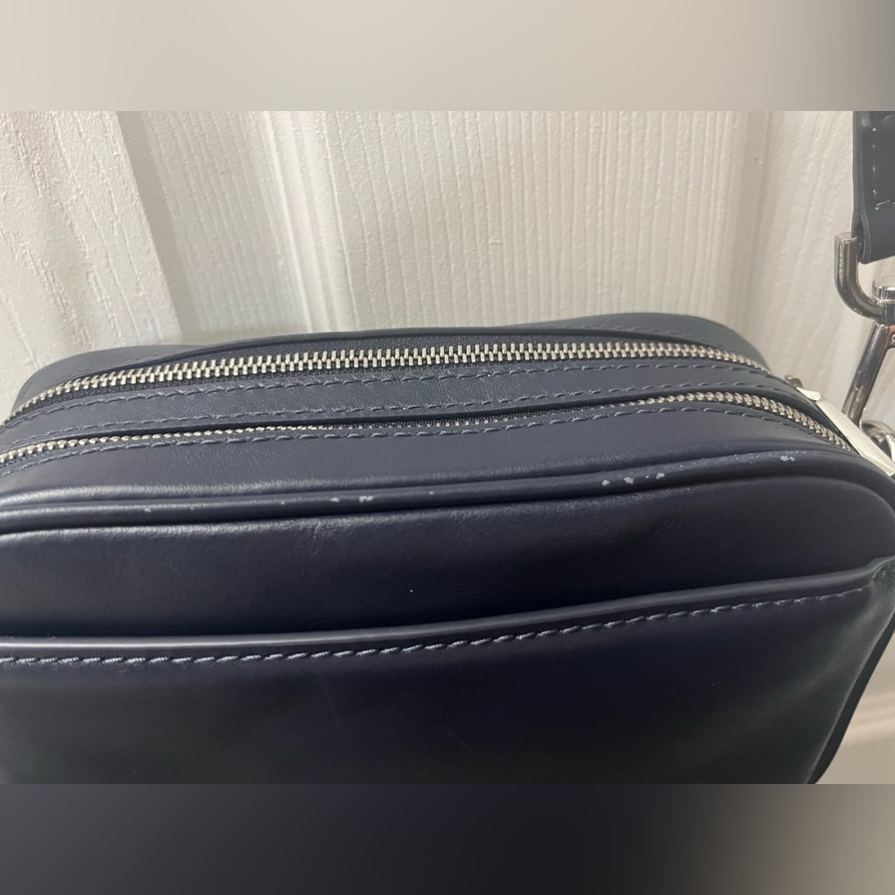 Michael Michael Kors
SIGNATURE TRICOLOR CAMERA
BAG - Picture 3 of 16